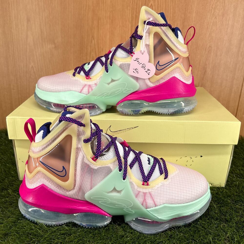 Nike LeBron 19 Valentine's Day Basketball Shoes DH8459-900 Men's Size 10.5